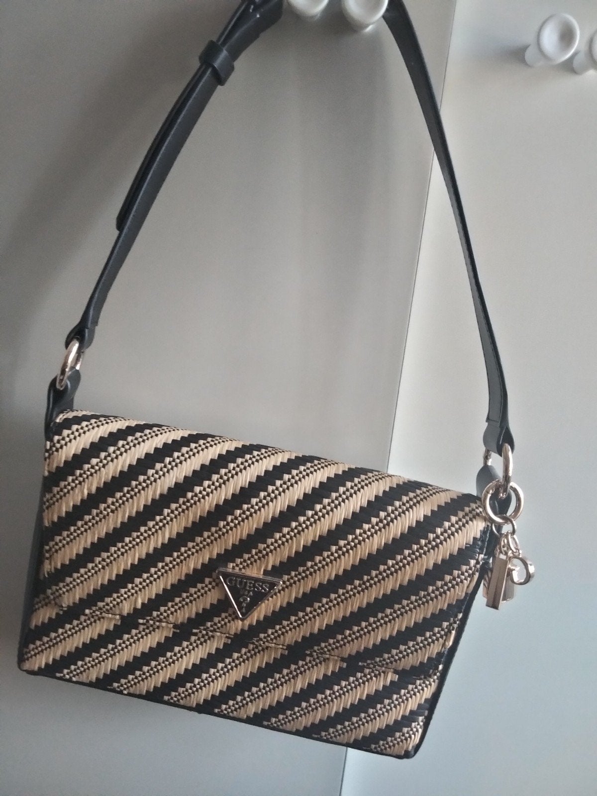 Guess tas, Ophalen of Verzenden, Zo goed als nieuw, Zwart, Handtas