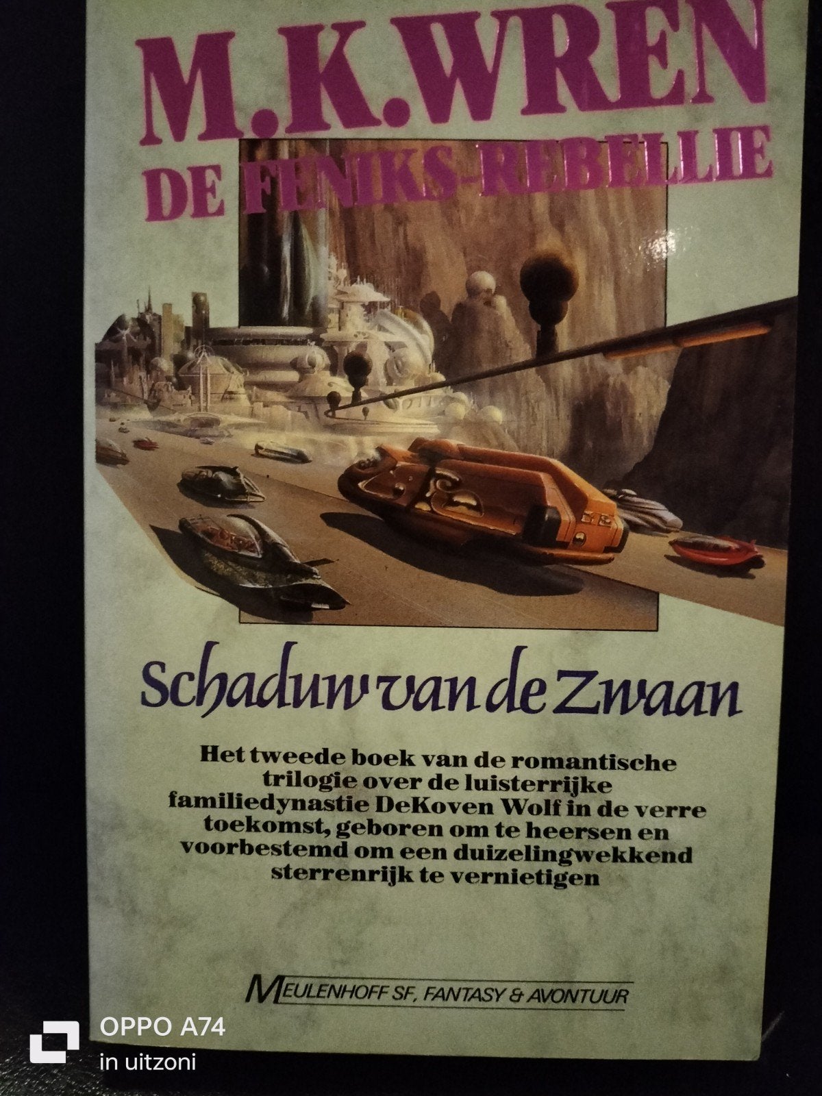 De Feniks-Rebellie: Schaduw van de Zwaan - M.K. Wren, Ophalen of Verzenden, Gelezen