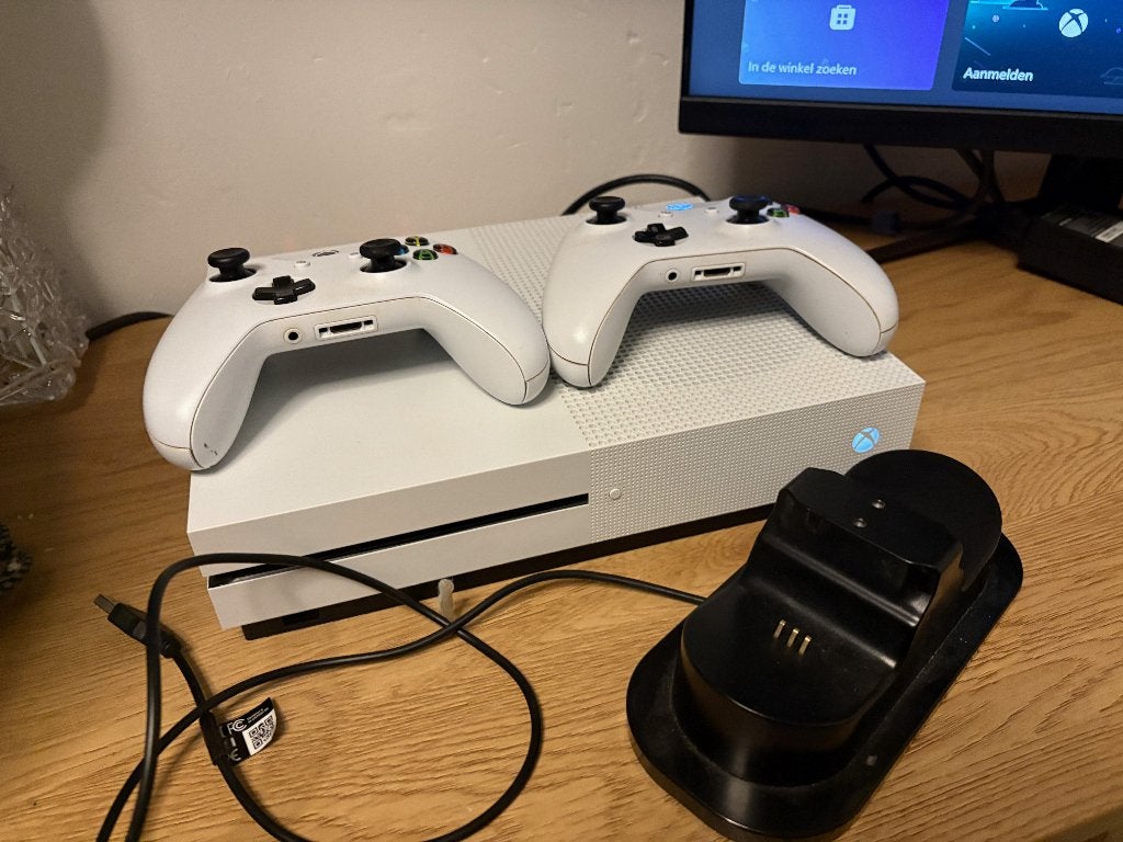 Xbox One S 1TB + 2 controlrs + AOC 27”144Hz monitor + games, Ophalen, Met 2 controllers, Xbox One S, 1 TB