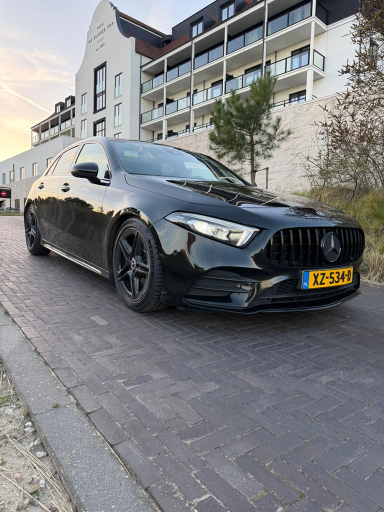 Mercedes-Benz A- KLASSE 180 AMG / A45 LOOK / PANORAMA / LUXE, 136 pk, 4 cilinders, Zwart, Origineel Nederlands