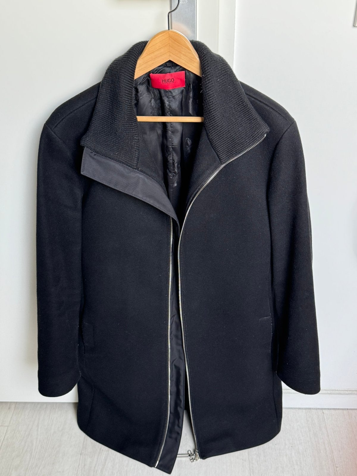 Heren/ jongens Hugo Boss winter jas., Ophalen of Verzenden, Zo goed als nieuw, Maat 46 (S) of kleiner, Zwart