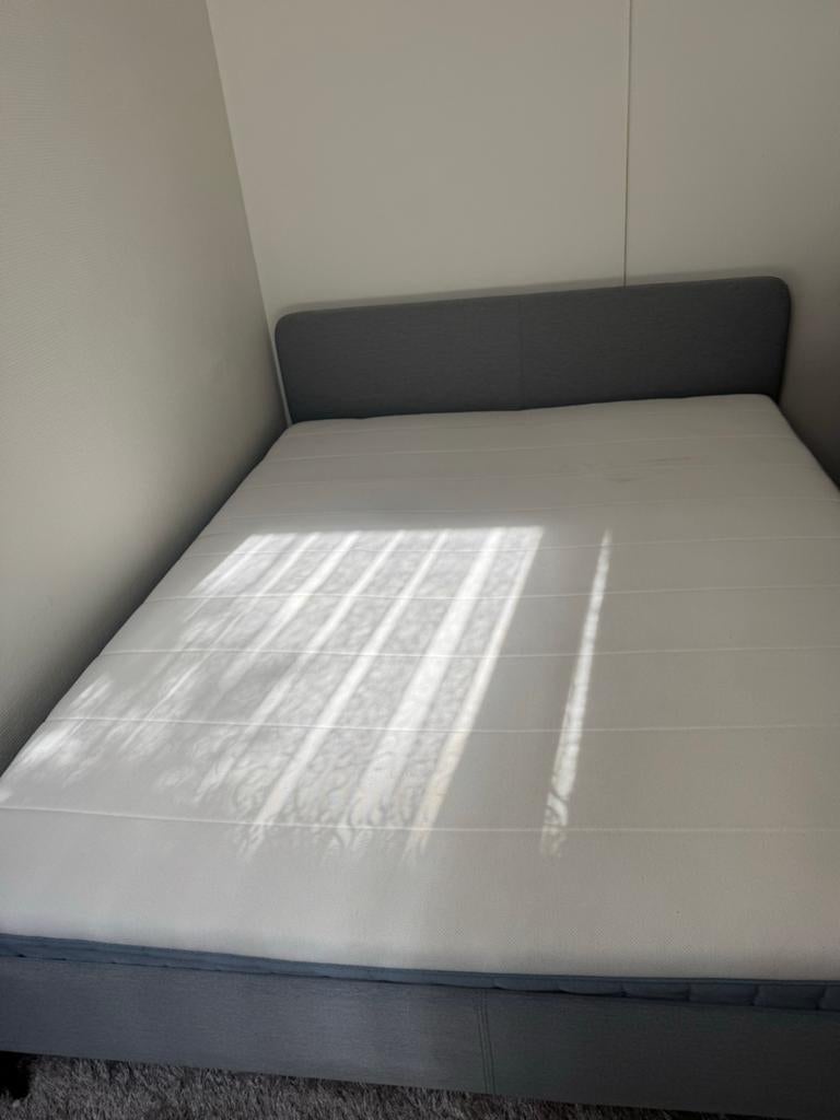 IKEA SLATTUM Bedframe met matras, 160x200 cm, Huis en Inrichting, Slaapkamer | Boxsprings, Ophalen of Verzenden, Zo goed als nieuw