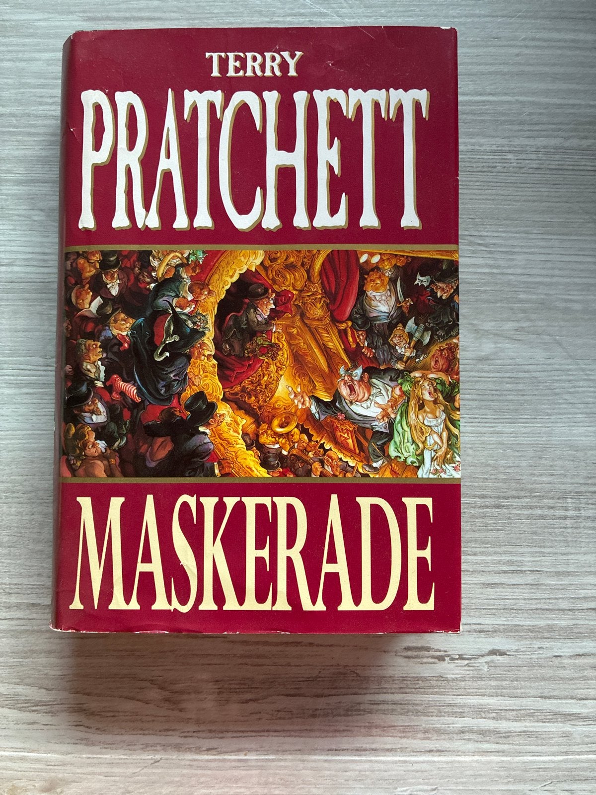 Terry Pratchett - Maskerade (Engels), Ophalen of Verzenden, Gelezen