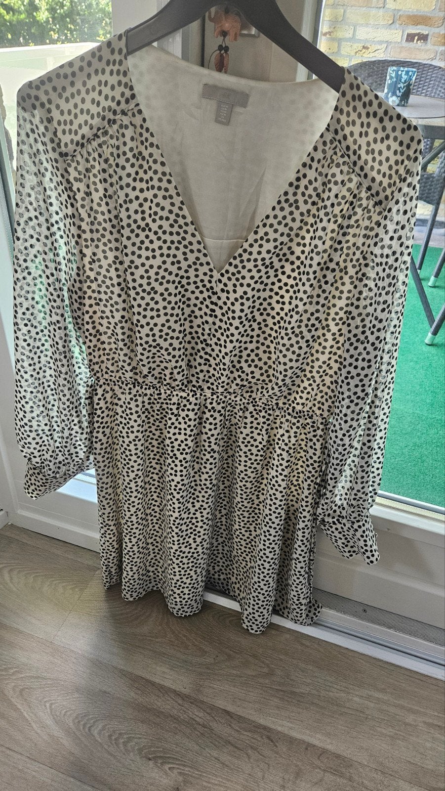Jurk H&M, Kleding | Dames, Jurken, Maat 38/40 (M), H&M, Beige, Ophalen of Verzenden