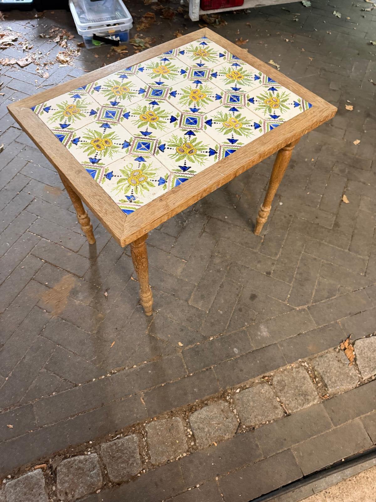 Vintage houten tafeltje met originele tegels + kruk, Ophalen of Verzenden, Zo goed als nieuw, Rechthoek