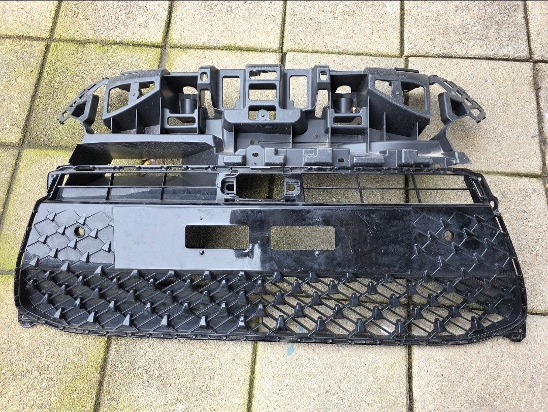Toyota Aygo X 2022+ Grille voorbumper, Gebruikt, Voor, Ophalen of Verzenden, Toyota