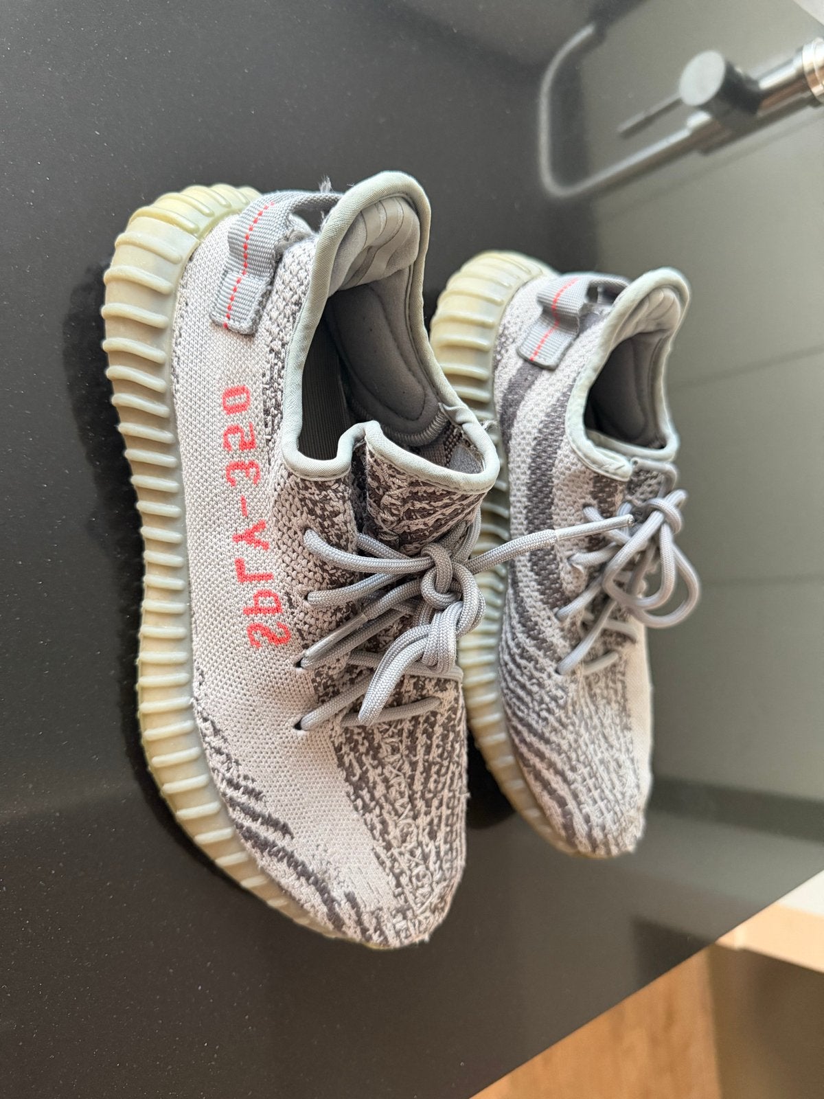Adidas Yeezy Boost 350 V2 Beluga 2.0 - Maat 42, Ophalen of Verzenden, Gedragen, Overige kleuren, Sneakers of Gympen
