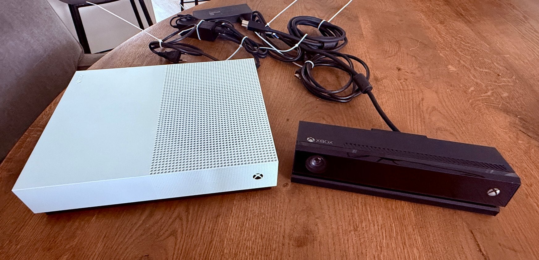 Xbox One S All Digital Edition + KINECT for XBOX ONE, Ophalen of Verzenden, Zo goed als nieuw, 250 GB, Met 1 controller
