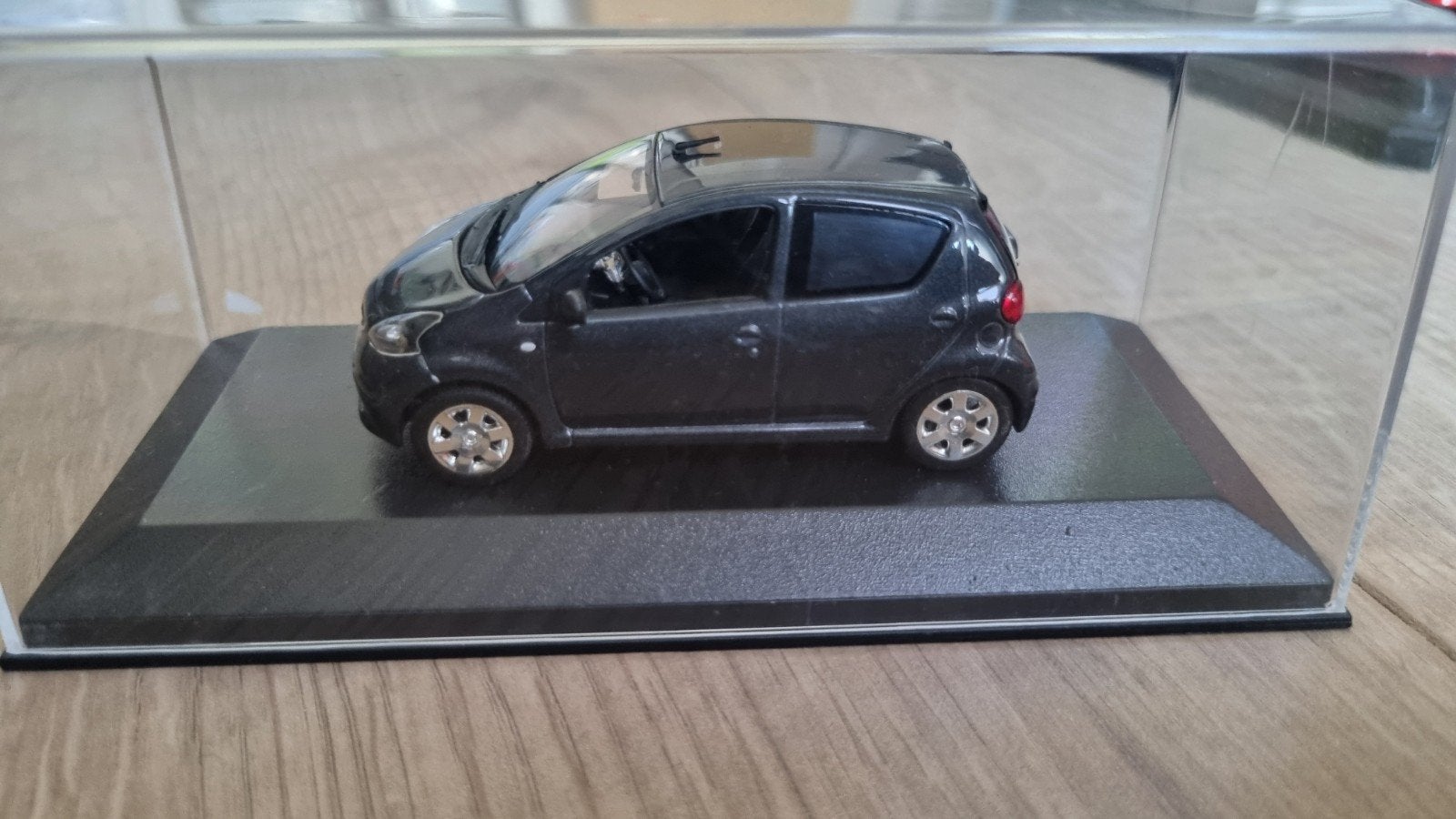 Minichamps Toyota Aygo - donker grijs - Modelauto, Ophalen of Verzenden, Zo goed als nieuw, Auto, MiniChamps