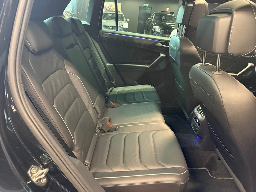 Volkswagen TIGUAN 1.4 TSI eHybrid 3x R-Line|245PK|Leder|Memo, Auto's, Volkswagen, 4 cilinders, Zwart, Hybride Elektrisch/Benzine