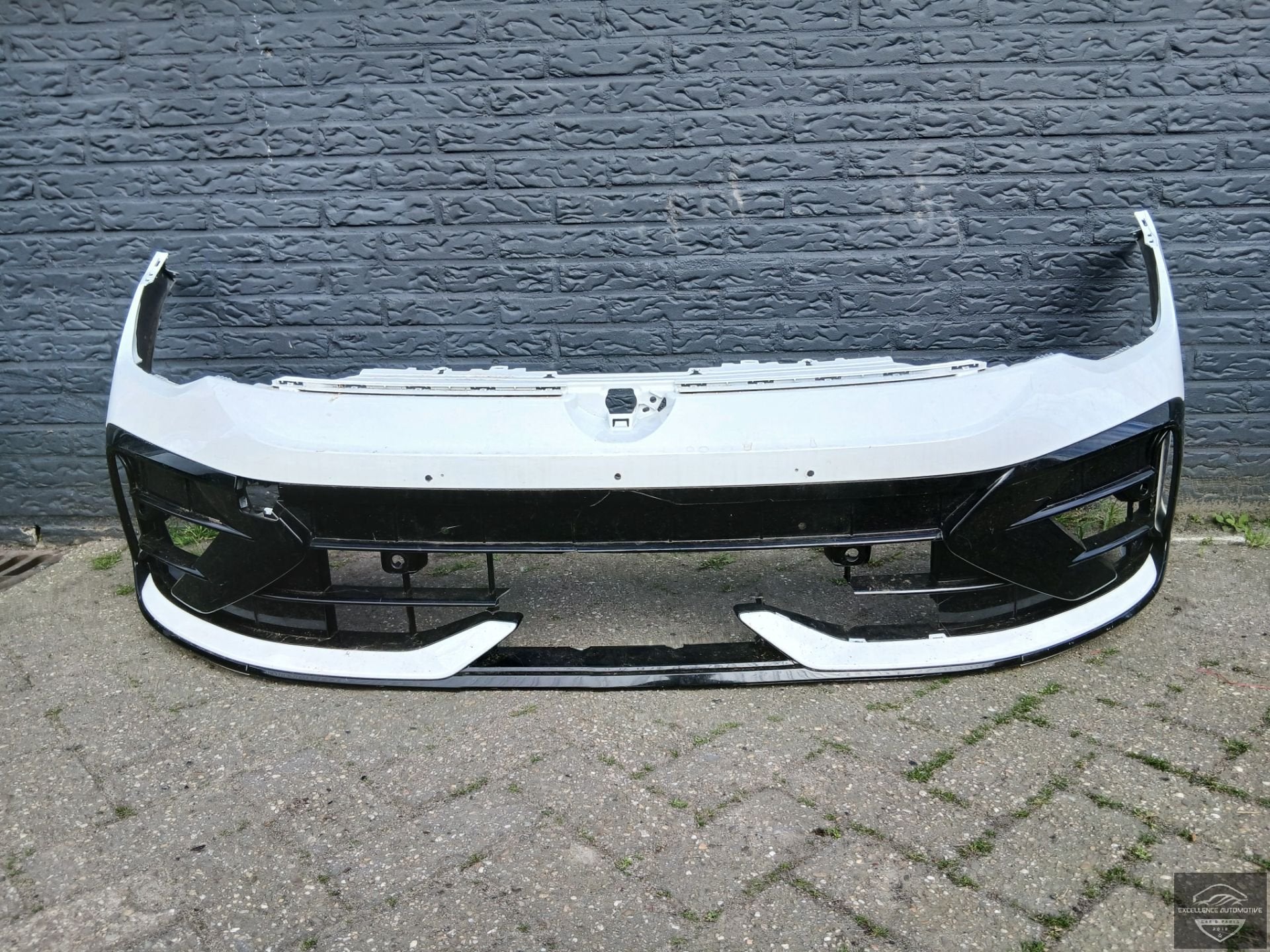 VW Golf 8 GTI R-Line Facelift 24+ Voorbumper Bumper 4xPDC Or, Auto-onderdelen, Carrosserie en Plaatwerk, Gebruikt, Volkswagen