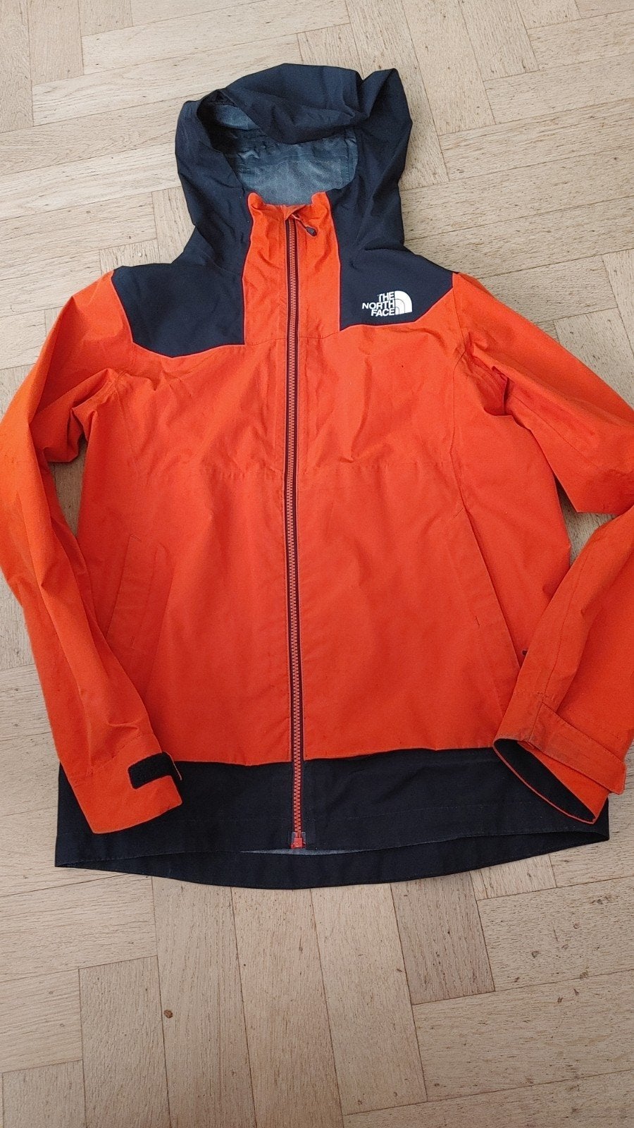 The North Face jas - Oranje/Zwart, Ophalen of Verzenden, Zo goed als nieuw, Regenjas, Heren