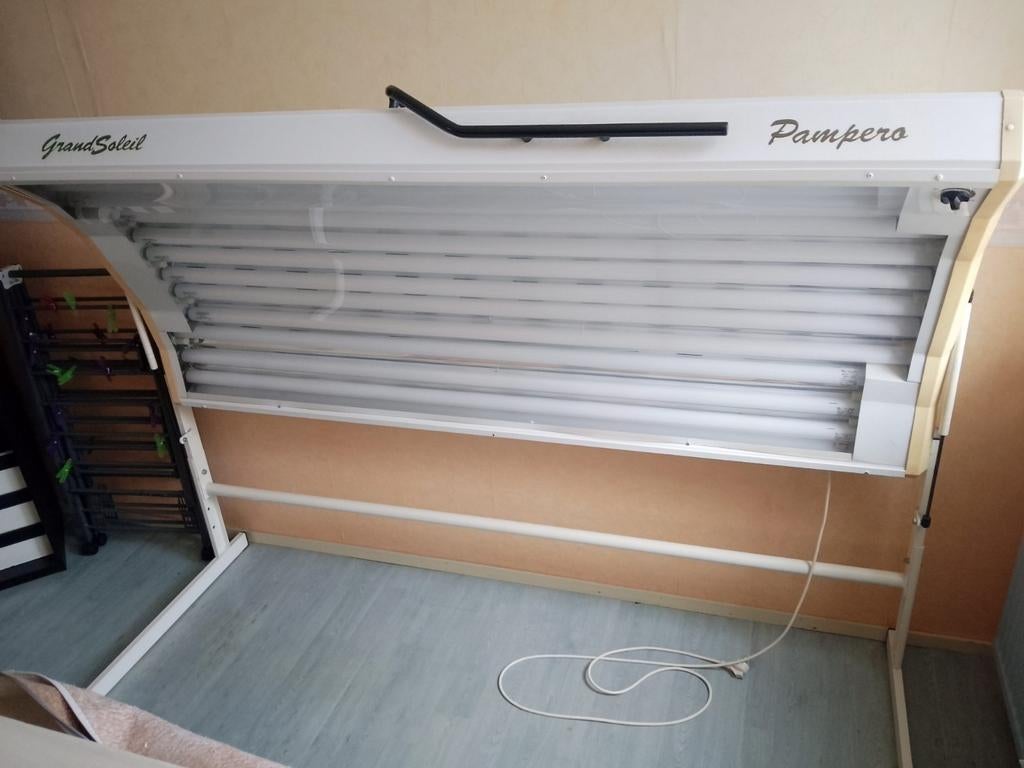 Grand Soleil Pampero Zonnebank voor thuisgebruik, Ophalen, Gebruikt, Zonnebank enkelzijdig, 10 tot 15 lampen