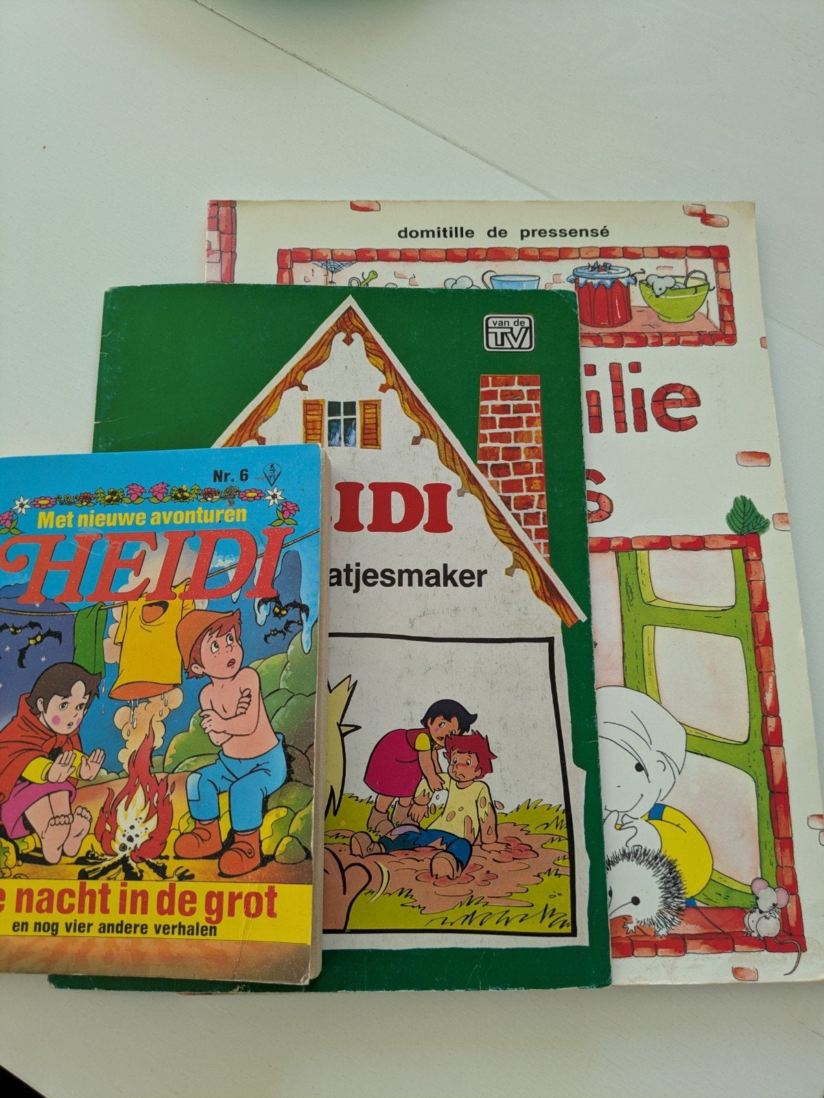 Heidi boekjes en bij Emilie thuis boekje, Ophalen of Verzenden, Fictie algemeen