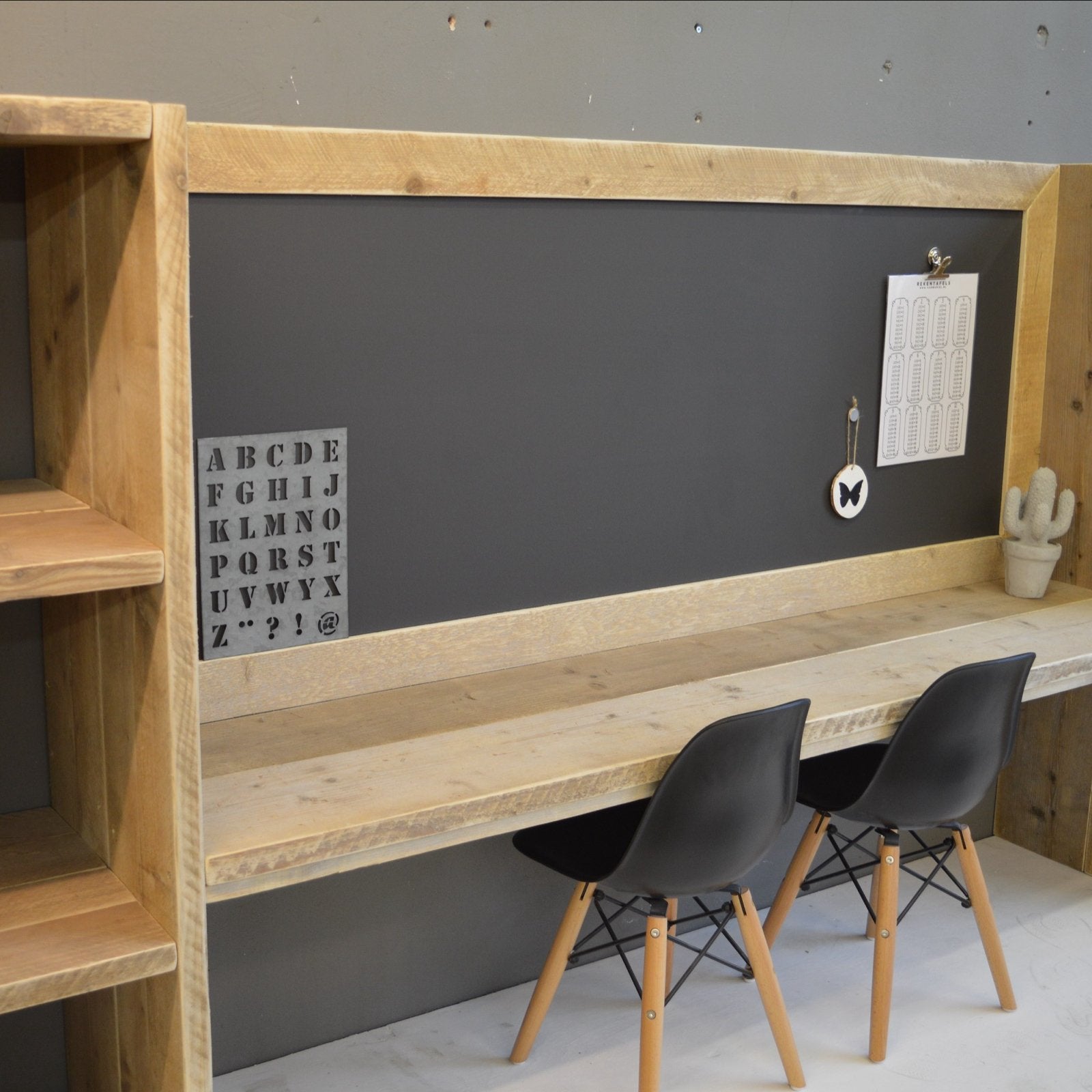 Houten kinderbureau met opbergruimte en magneet krijtbord, Opbergruimte, Gebruikt, Hout, Kinderbureau