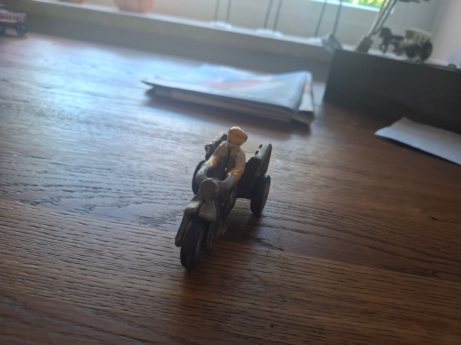Vintage ijzeren motor met zijspan, Antiek en Kunst, Antiek | Speelgoed, Ophalen of Verzenden