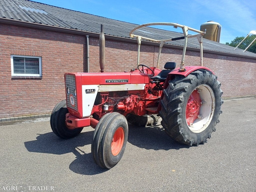 international 824, Zakelijke goederen, Agrarisch | Tractoren, 7500 tot 10000, Case IH, 80 tot 120 Pk, Gebruikt, Ophalen of Verzenden