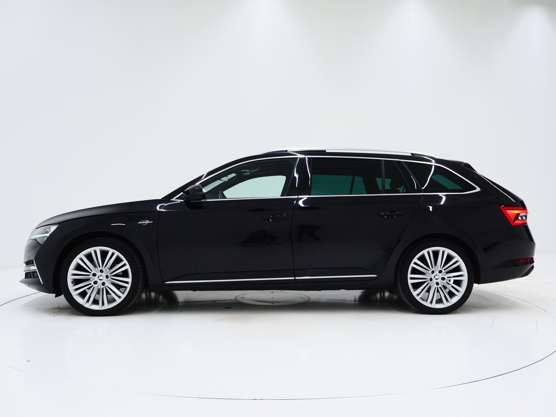 Skoda Superb Combi 1.4 TSI iV Laurin & Klement | Panoramadak, Auto's, Dealer onderhouden, Gebruikt, Zwart, 4 cilinders
