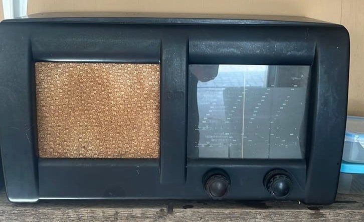 RFT bakelieten buizen radio (DDR) - jaren 40, Ophalen