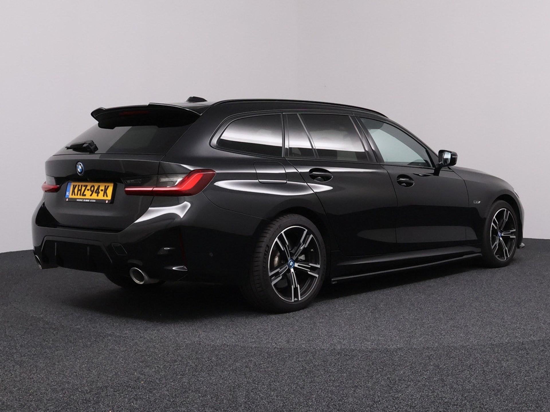 BMW 3-serie Touring 320e M-Sport | Panoramadak | 360 Camer, Auto's, Gebruikt, Euro 6, 4 cilinders, Zwart
