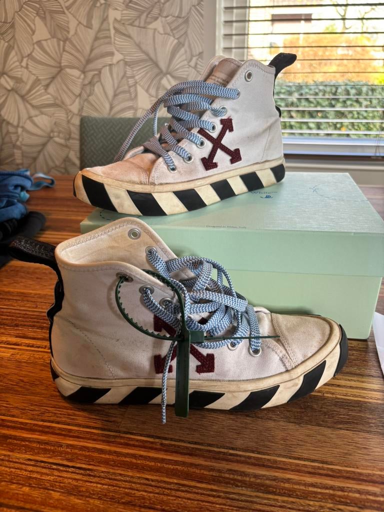 Off-white vulcanized Arrow mid-top sneaker, Kleding | Heren, Schoenen, Overige kleuren, Ophalen of Verzenden, Sneakers of Gympen