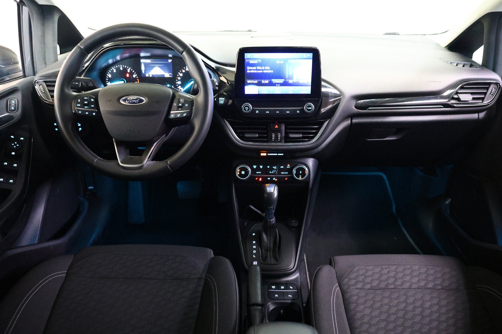 Ford Fiesta 1.0 EcoBoost Hybrid 39.000 km Titanium AUT CARPL, Auto's, Stof, Gebruikt, Zwart, Automatische klimaatregeling