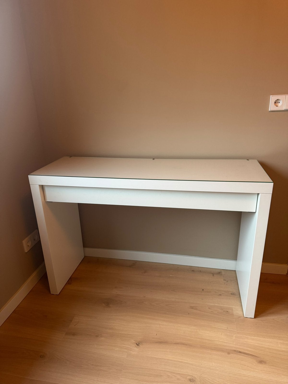 IKEA MALM bureau / kaptafel – wit – 120 cm, Huis en Inrichting, Overige typen, 120 cm, Met lades, Ophalen of Verzenden
