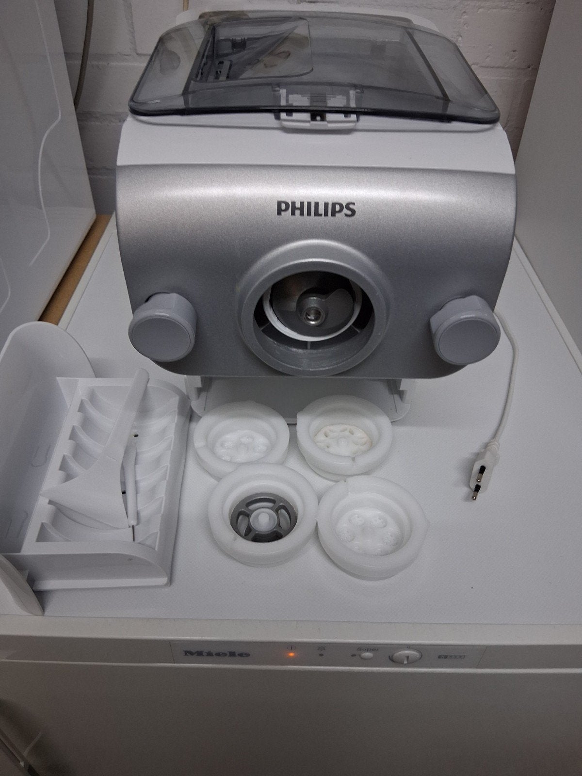 Philips Pastamaker - Verse Pasta in een Handomdraai, Ophalen, Zo goed als nieuw, Vaatwasserbestendig, Minder dan 1 liter