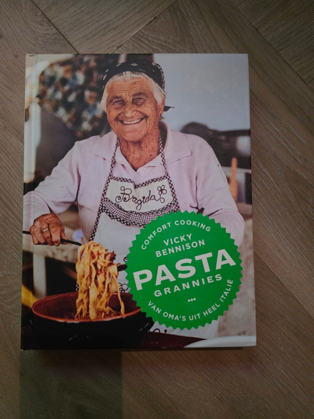 Pasta Grannies: Van oma's uit heel Italië, Boeken, Kookboeken, Nieuw, Ophalen of Verzenden, Hoofdgerechten, Vicky Bennison