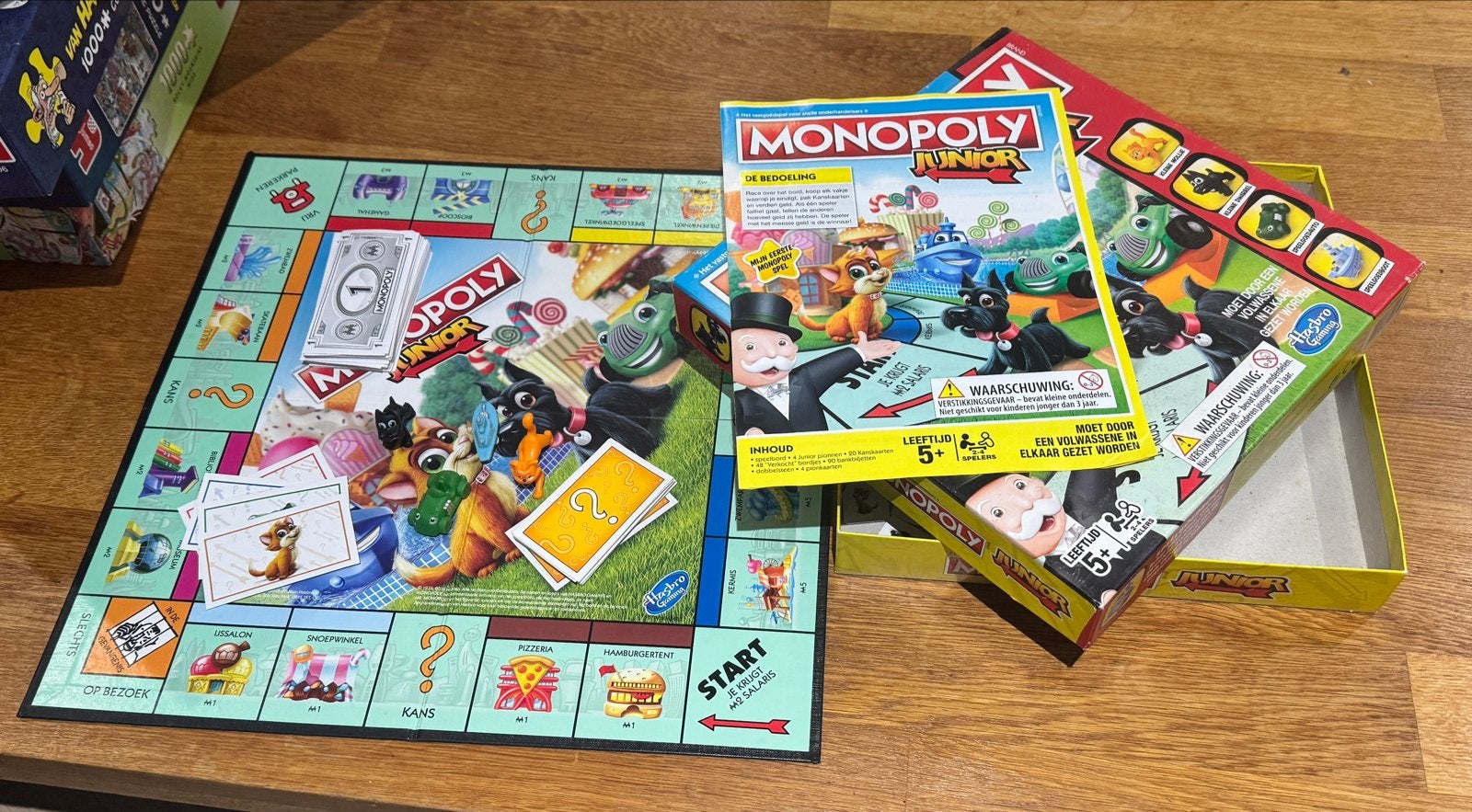 Monopoly Junior Bordspel - Zo goed als nieuw, Hobby en Vrije tijd, Gezelschapsspellen | Bordspellen, Drie of vier spelers, Ophalen of Verzenden