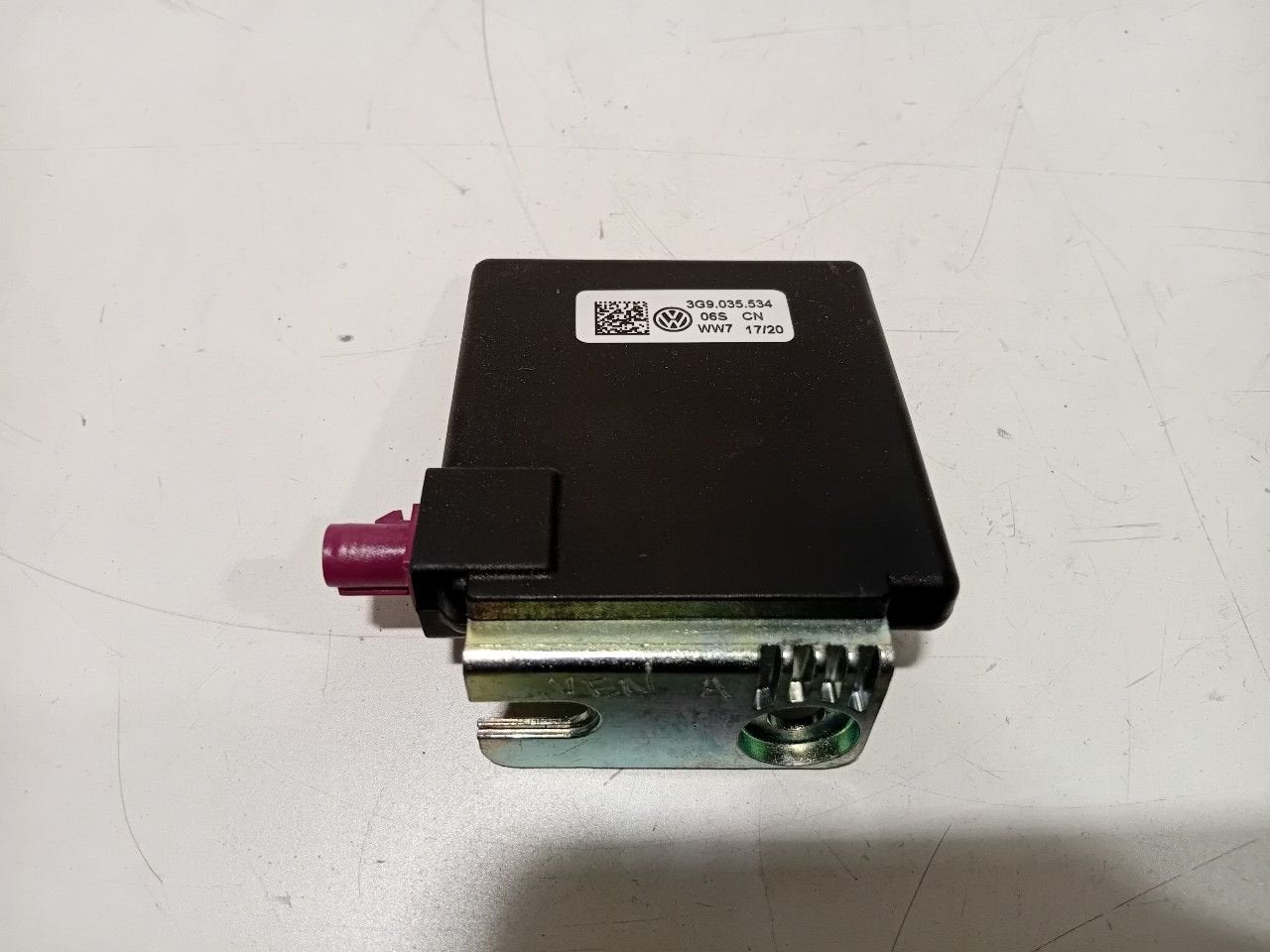 Antenne versterker Volkswagen ID.3, Ophalen of Verzenden, Van der Ven Autorecycling B.V., Onderdelen@venauto.nl, Ettenseweg 76, 4706 PB Roosendaal, The Netherlands