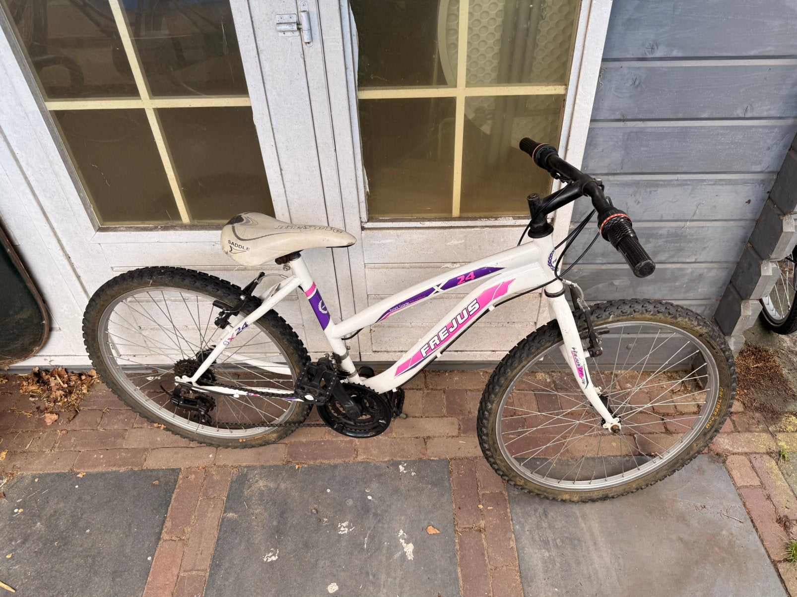 Frejus meisjesfiets 24 inch met versnellingen, Fietsen en Brommers, Fietsen | Crossfietsen en BMX, Ophalen, Zo goed als nieuw