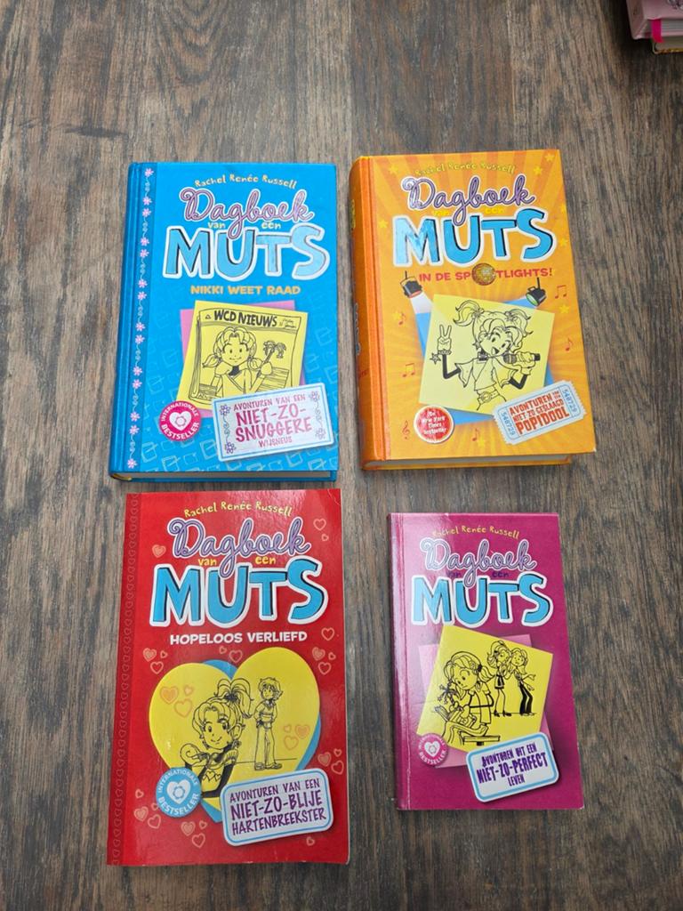 Dagboek van een Muts boeken - set van 4, Boeken, Ophalen of Verzenden, Gelezen, Rachel Renée Russell, Fictie