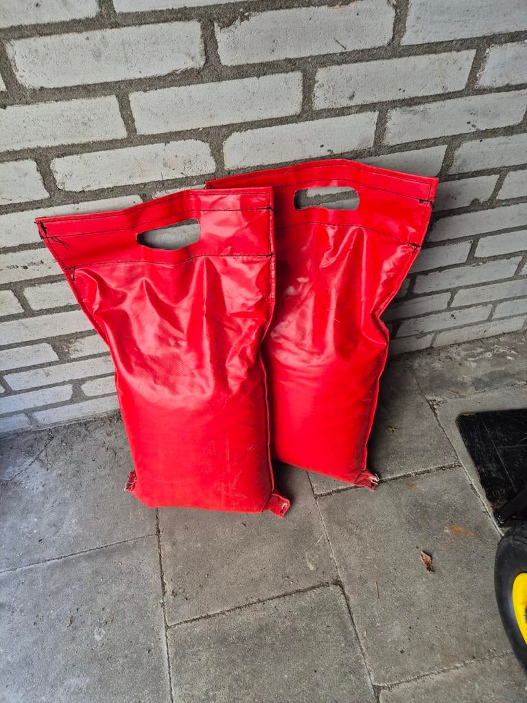 Rode zandzakken, Ophalen, Gebruikt