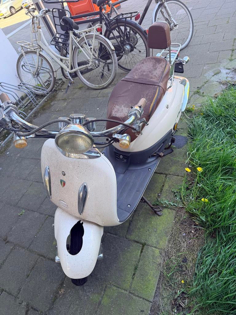 Znen Retro Scooter - Grande Retro - Wit/Crème, Fietsen en Brommers, Snorfietsen en Snorscooters, Gebruikt, Benzine, Ophalen, Overige merken