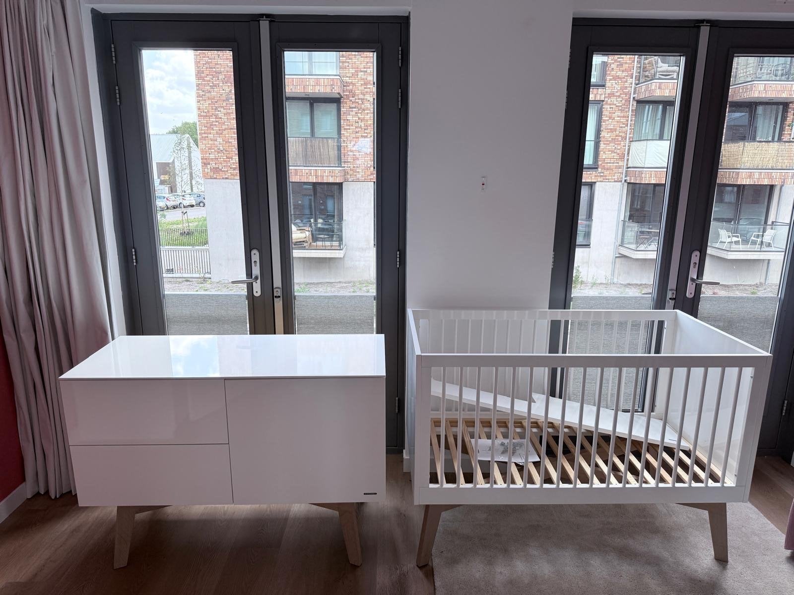 Kidsmill Sixties Ledikant 70x140 en Commode Hoogglans Wit, Ophalen, 70 tot 85 cm, 140 tot 160 cm, Zo goed als nieuw