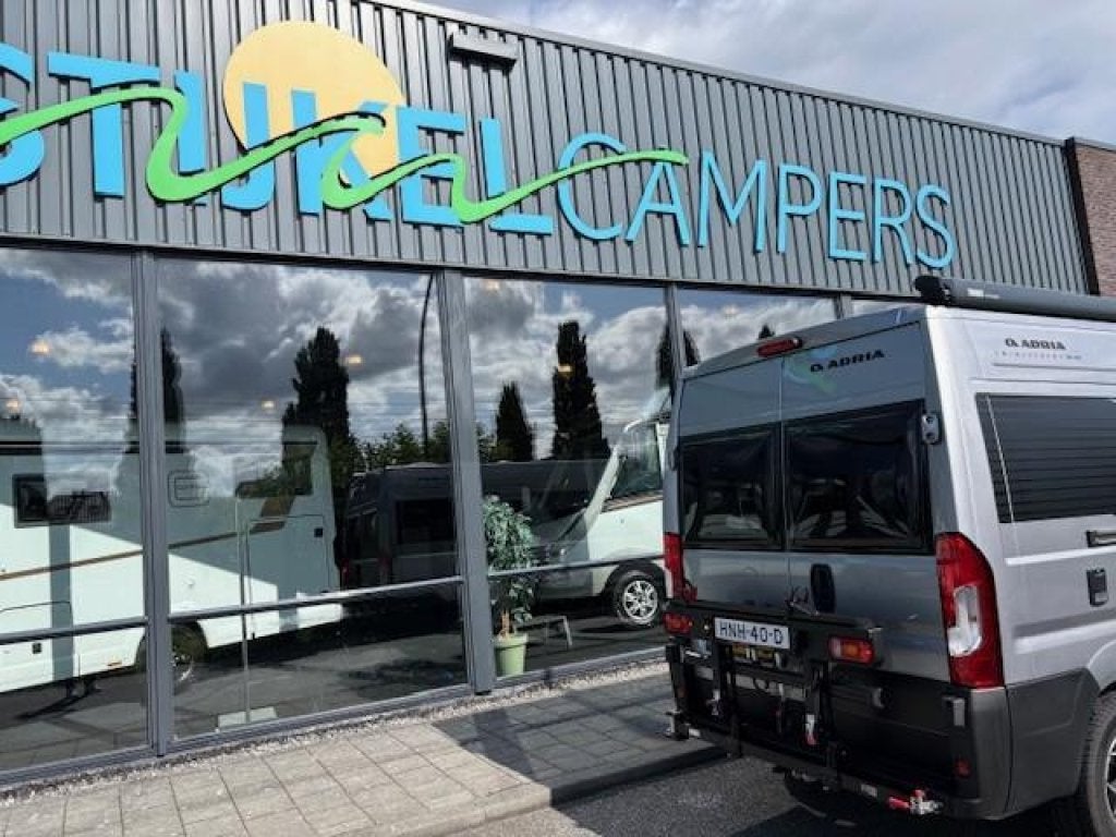 Adria Twin 600 SPB AUTOMAAT, Caravans en Kamperen, Automaat, Buscamper of Camperbus, Tot en met 2, Bedrijf