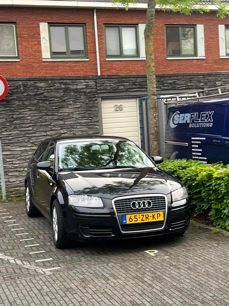Audi A3 1.6 FSI Attraction Pro Line Business Benzine Aut,DSG, Auto's, Audi, 680 kg, 4 cilinders, Zwart, 1200 kg