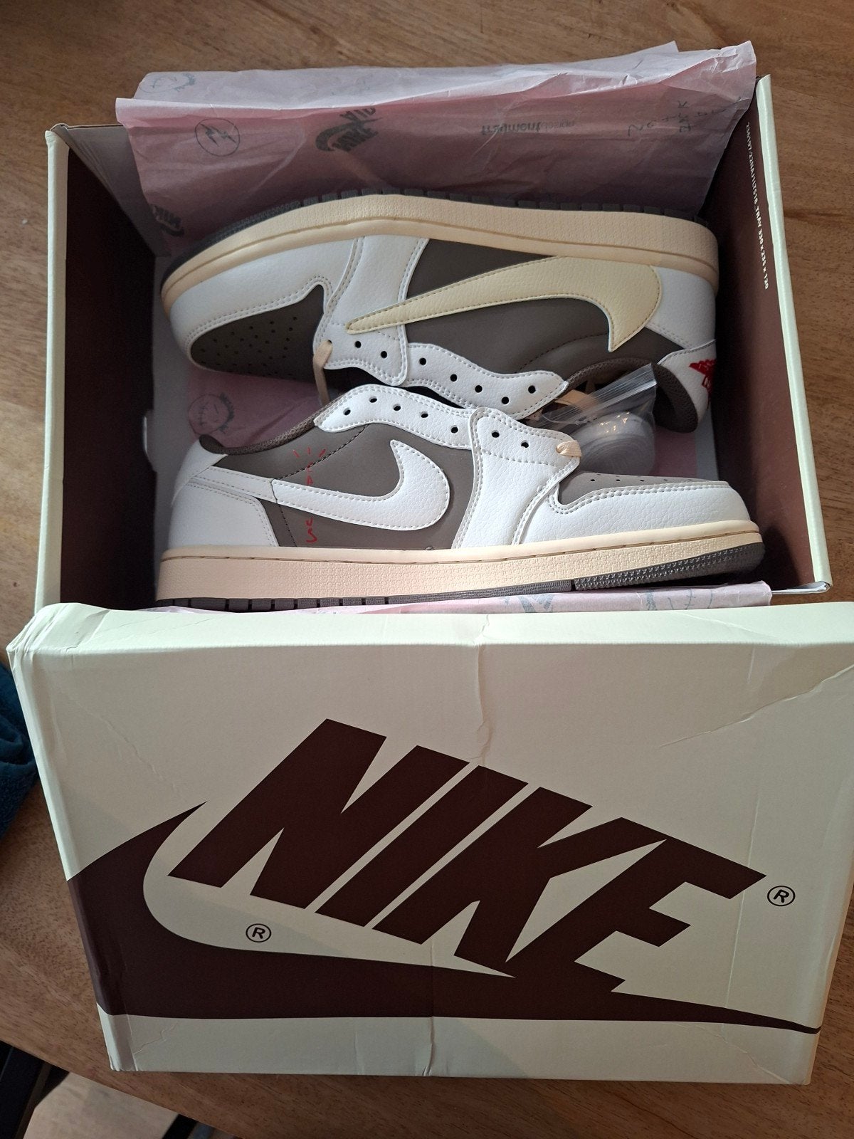 nike travis scott, Wit, Nieuw, Ophalen of Verzenden, Sneakers of Gympen