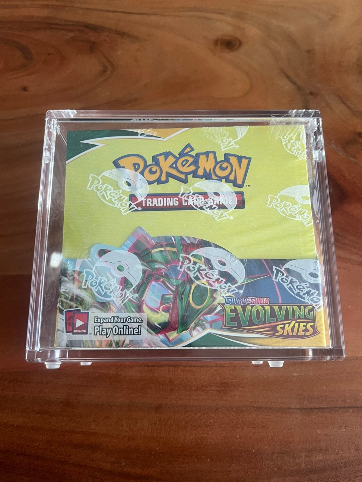 Evolving Skies Boosterbox Met Acryl Case, Ophalen of Verzenden, Zo goed als nieuw, Boosterbox