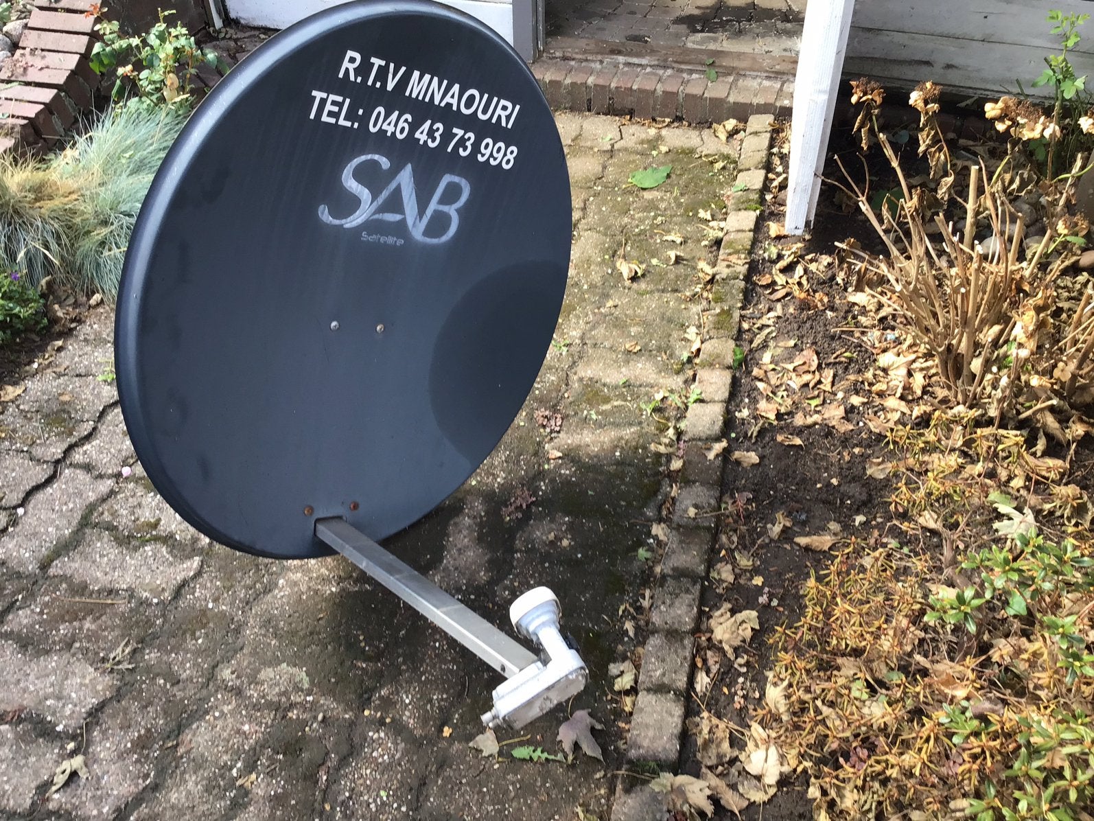 Schotel antenne met muurbevestiging, Ophalen, Zo goed als nieuw, Overige merken