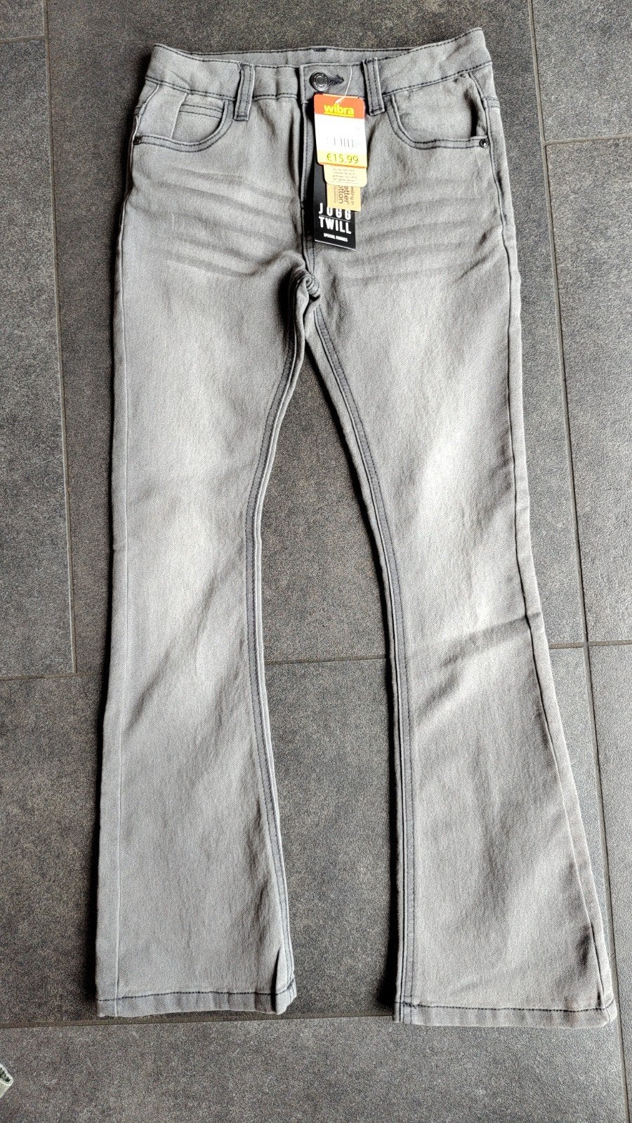 Nieuwe grijze flairbroek maat 146 (Wibra), Broek, Meisje, Nieuw, Ophalen of Verzenden