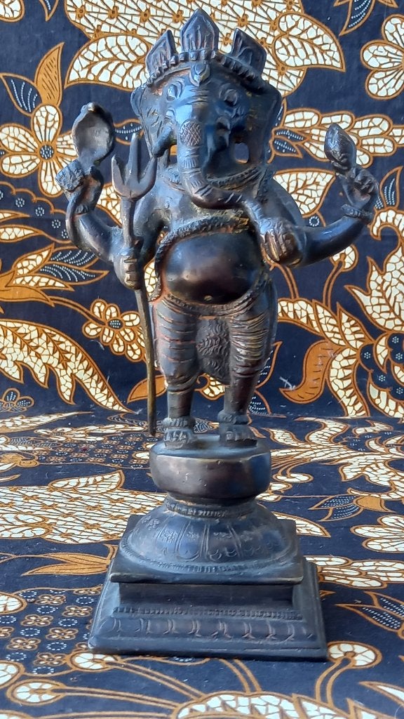 Mooi zwaar antiek brons Ganesha beeld uit India 24 cm.