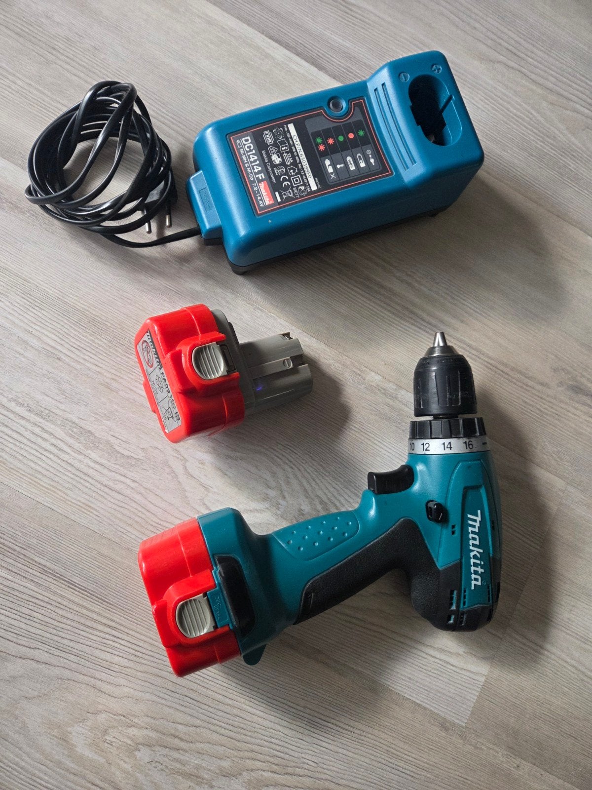 -->> Makita accuschroef machine <<--