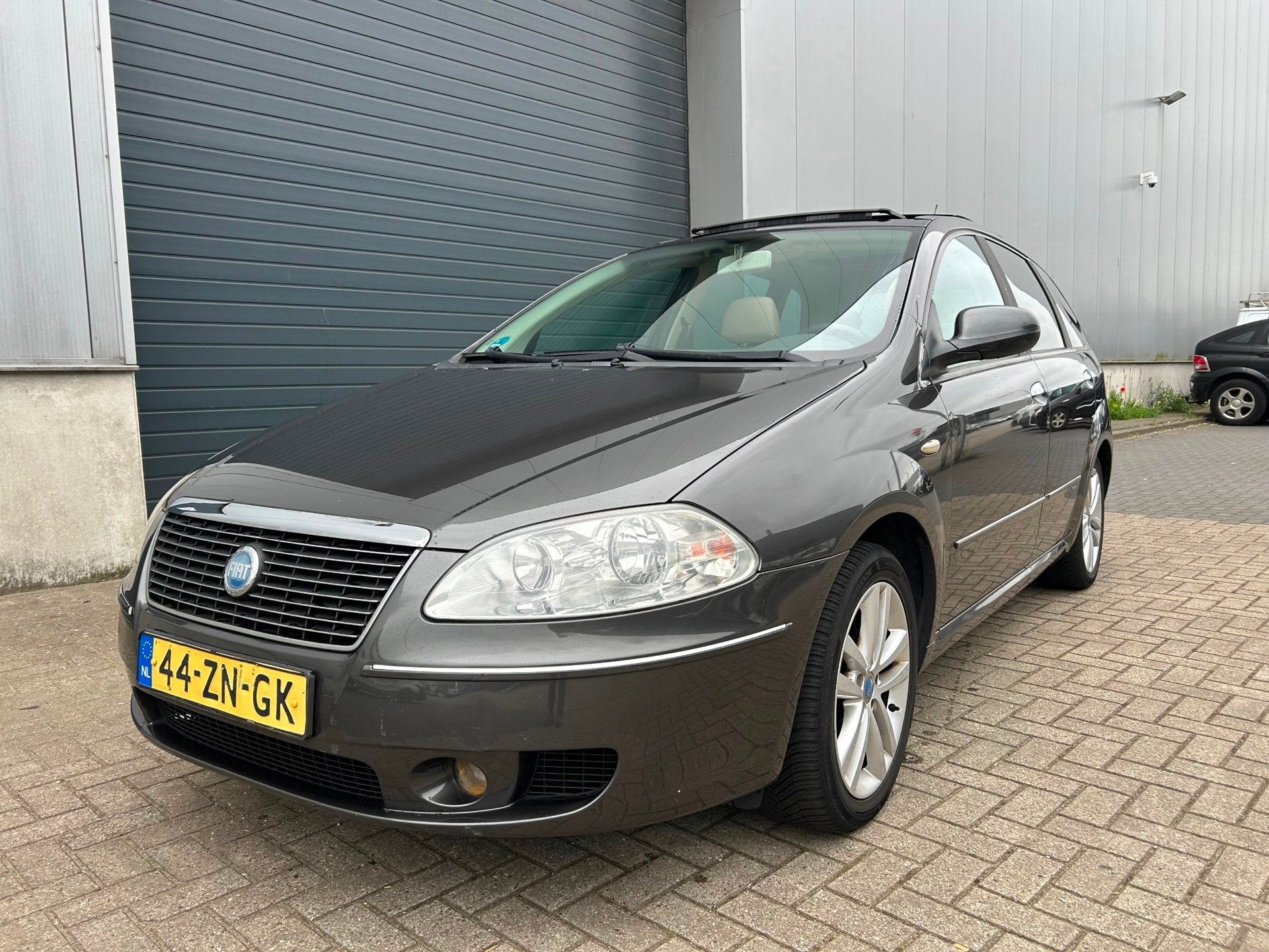 Fiat Croma 2.2i 16V Dynamic AUT PANO CLIMA NAP, Gebruikt, 4 cilinders, 700 kg, 1505 kg