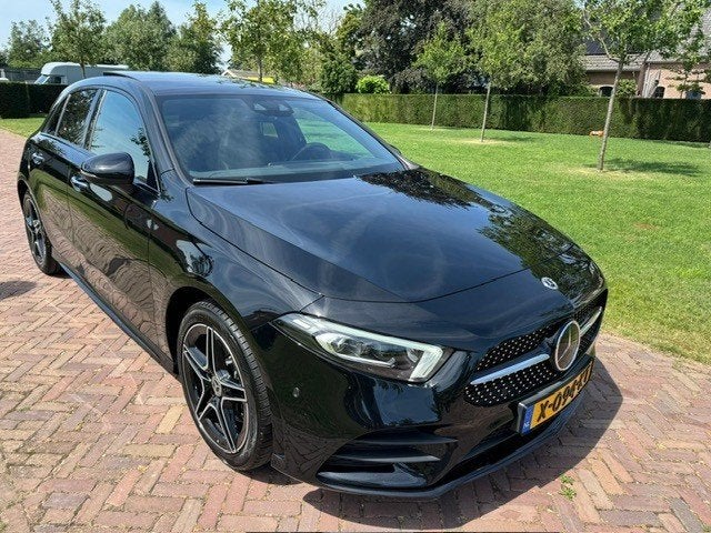Mercedes-Benz A-Klasse A 250 e AMG 218pk 8G-DCT 2022 Zwart, Auto's, Mercedes-Benz, Zwart, Zwart, Plug-in hybride, Bedrijf