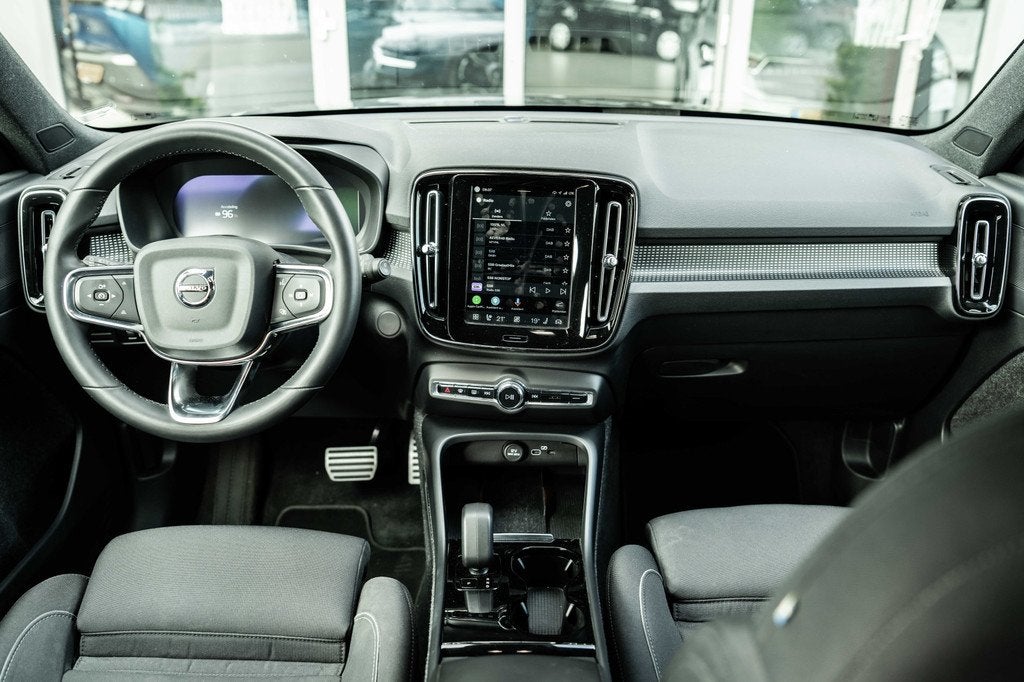 Volvo XC40 | 70 KWH | ALL BLACK | 19' zwart | AppleCarPlay |, Auto's, Volvo, Gebruikt, Zwart, Zwart, 1923 kg
