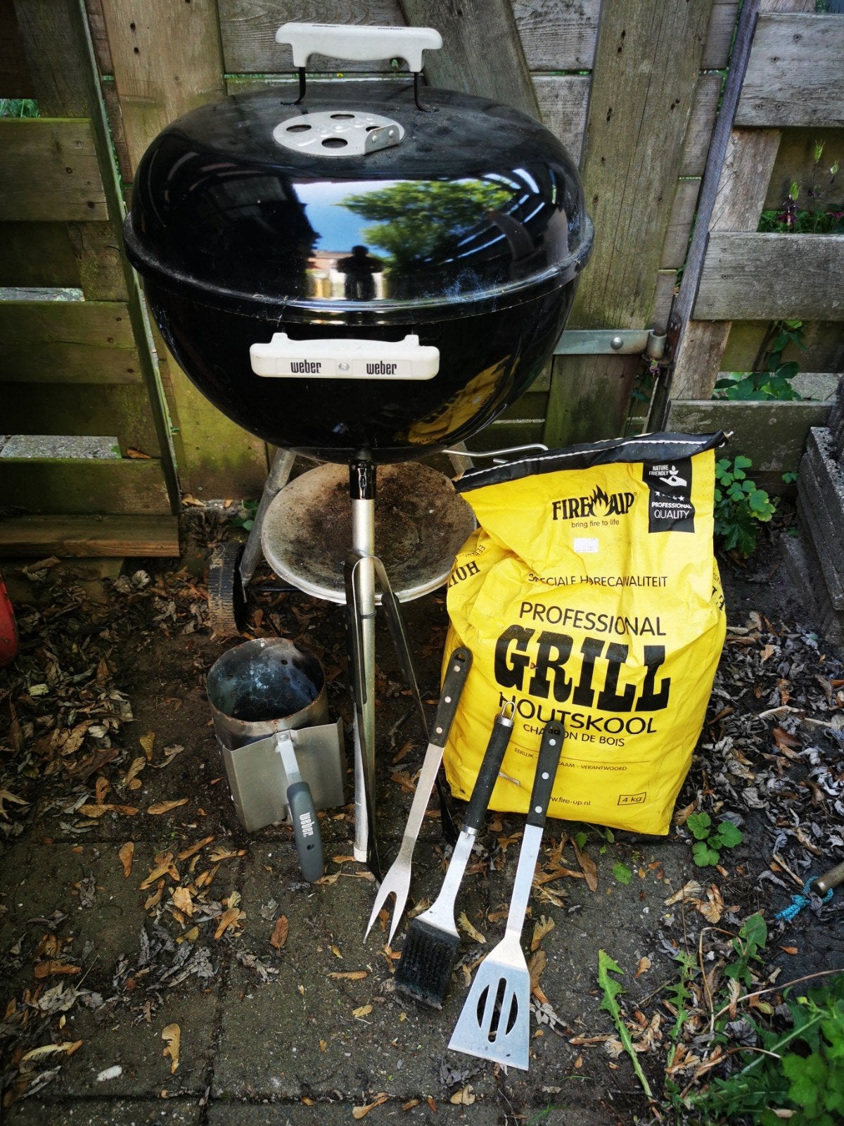 Weber BBQ met accessoires en houtskool, Ophalen, Gebruikt, Weber