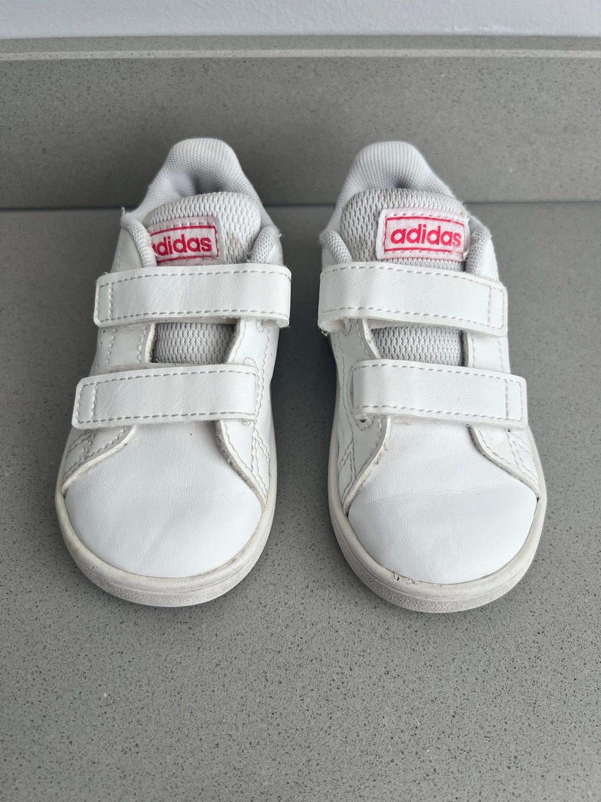 Adidas babyschoenen maat 21 - wit met roze accenten, Ophalen of Verzenden, Gebruikt, Meisje, Schoenen