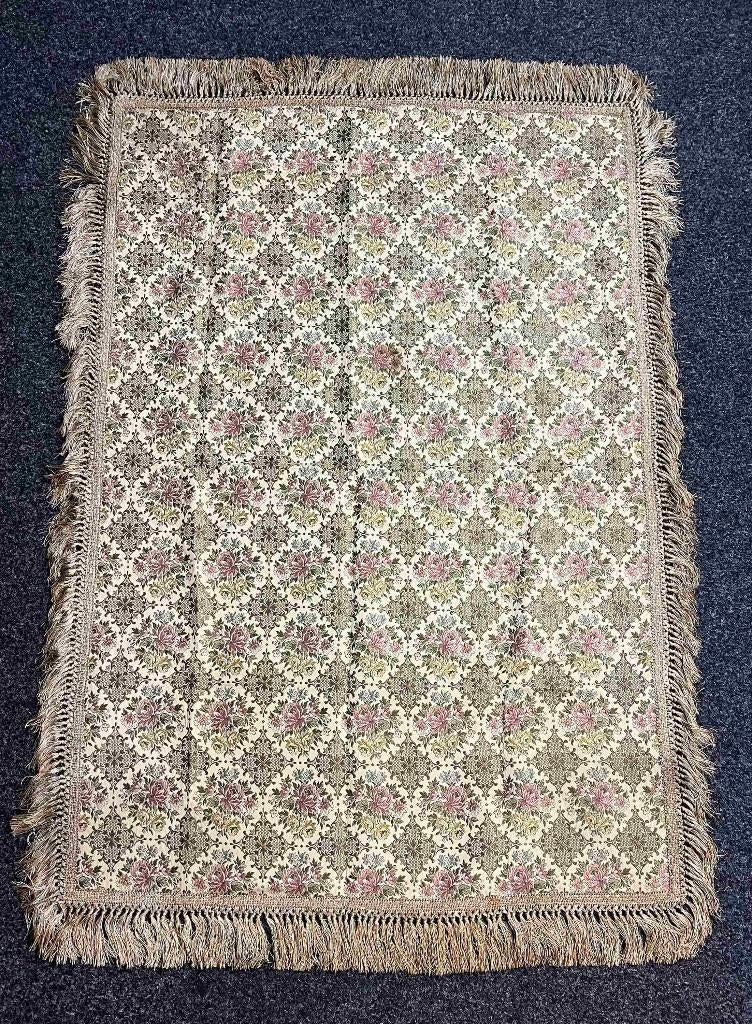 Retro vintage tafelkleed bloemen subtiele glans 145/98 cm